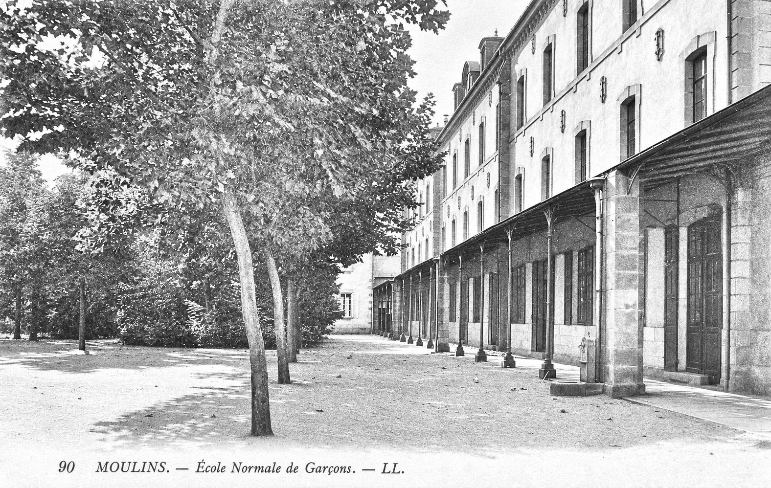 Carte postale Moulins 15 - Remastérisée